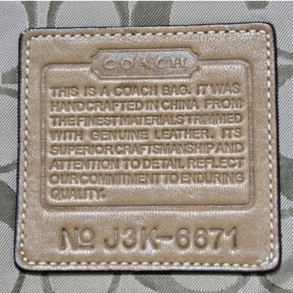 Coach Vintage hobo Cream and White Shoulder Bag - Picture 13 of 13